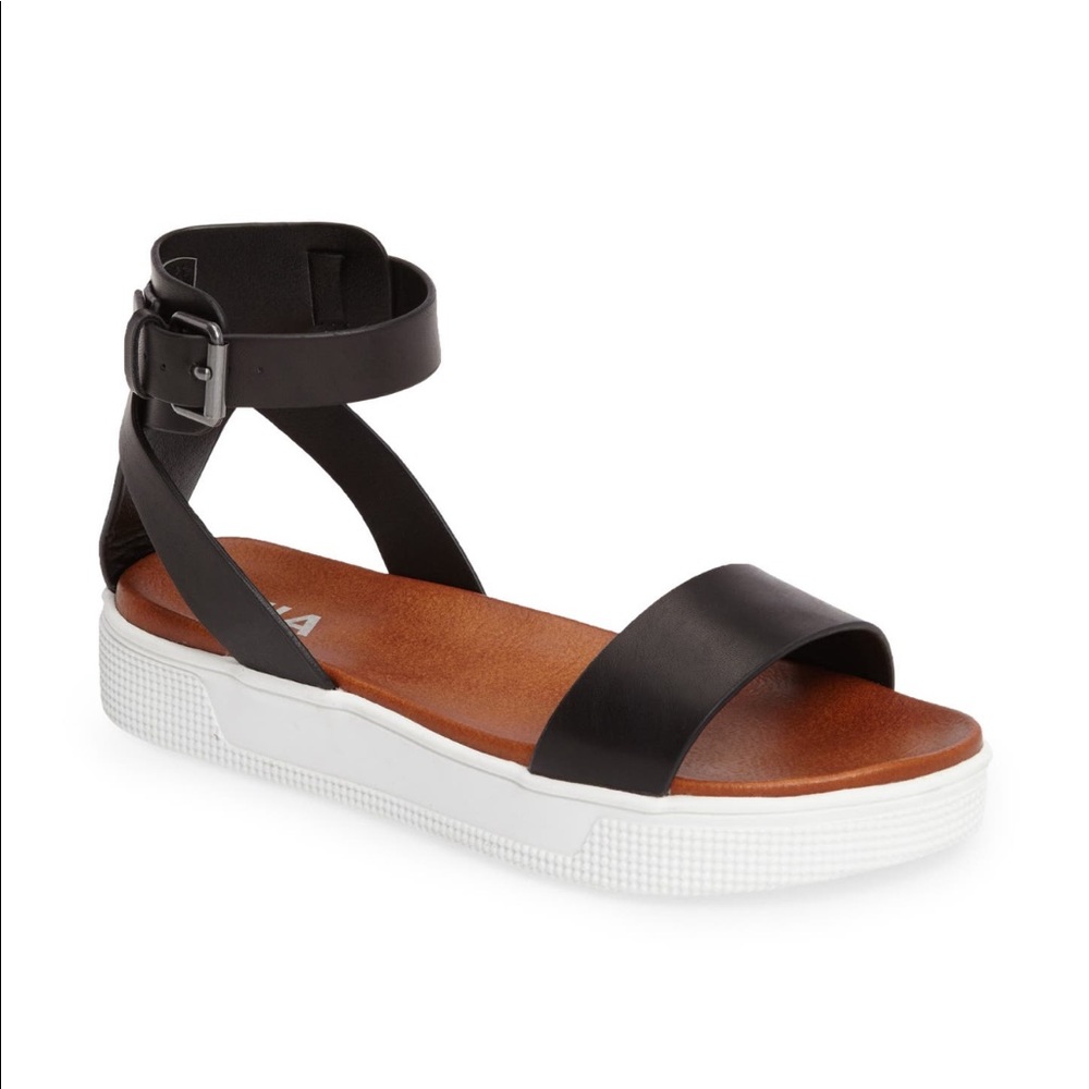 NWT MIA sandal